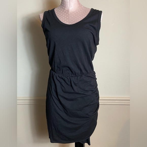 BLACK sleeveless tshirt dress with cinched waist and ruched skirt. - Picture 1 of 4